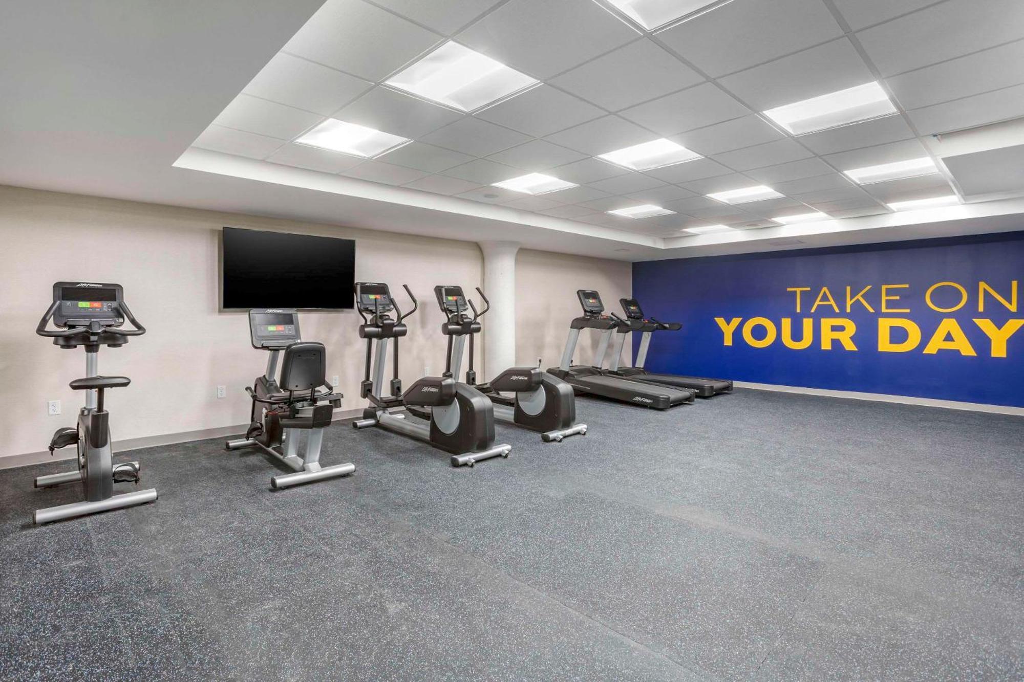 Comfort Inn & Suites Newark Liberty International Airport 外观 照片