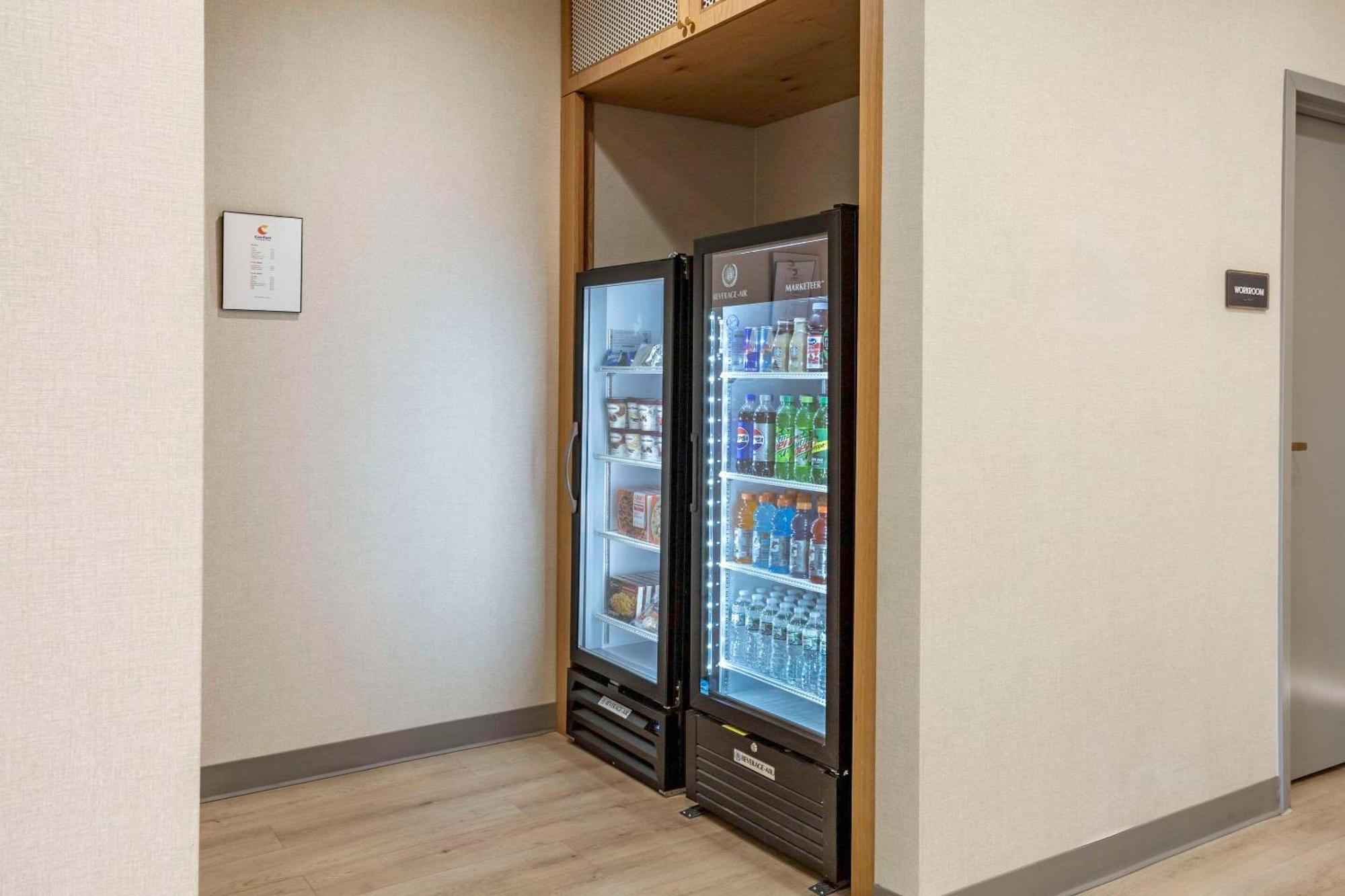 Comfort Inn & Suites Newark Liberty International Airport 外观 照片