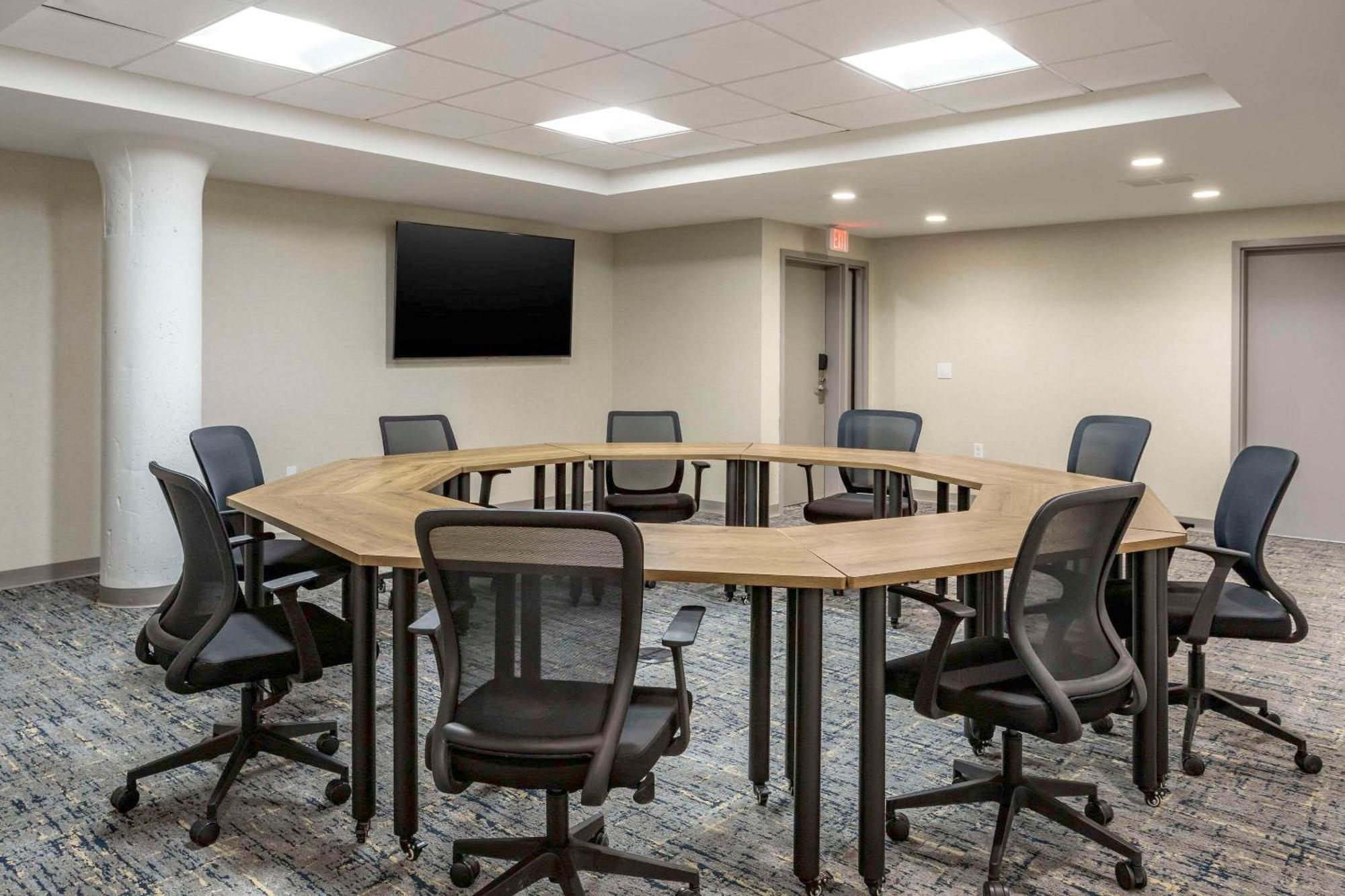 Comfort Inn & Suites Newark Liberty International Airport 外观 照片