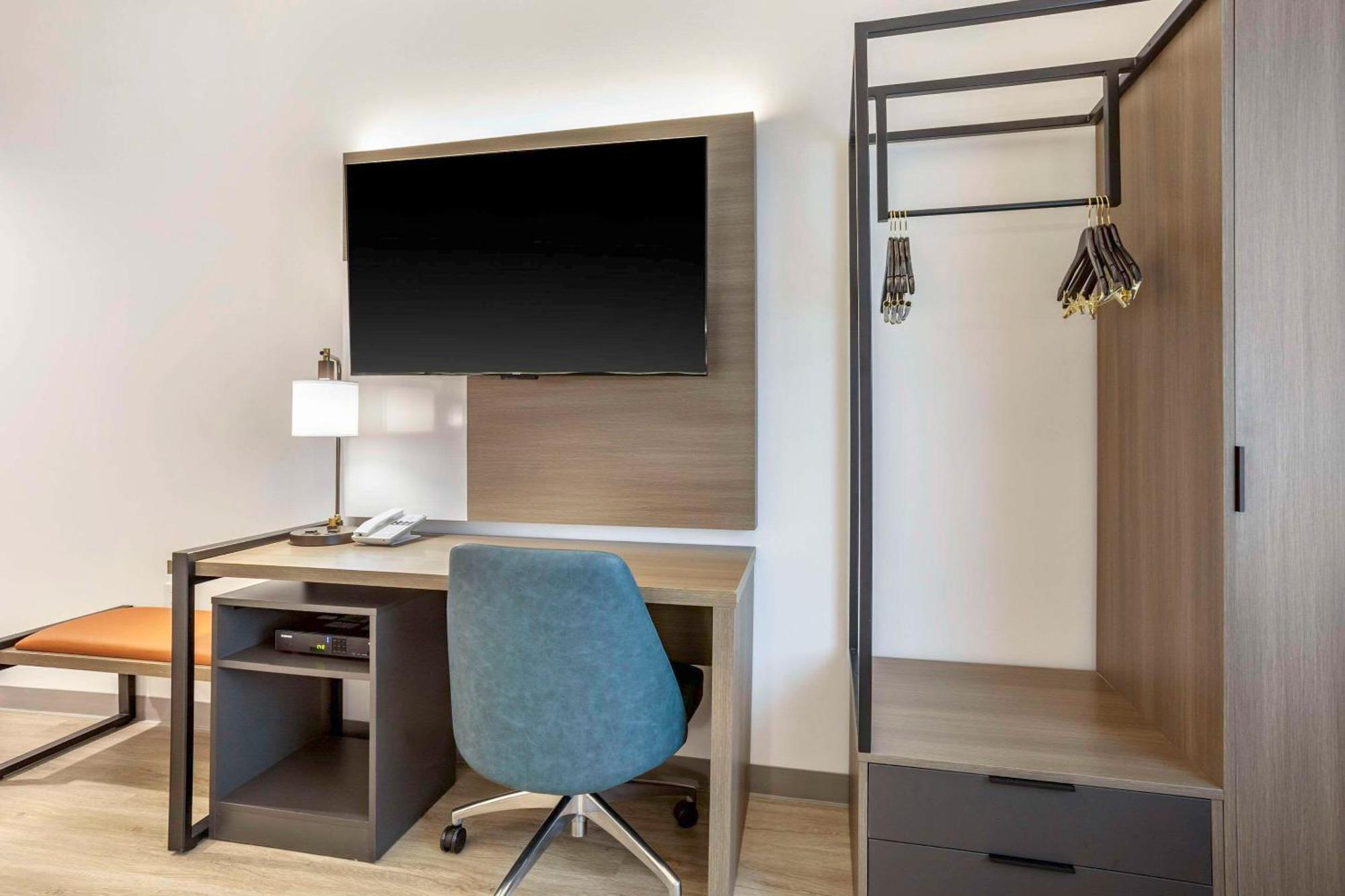 Comfort Inn & Suites Newark Liberty International Airport 外观 照片