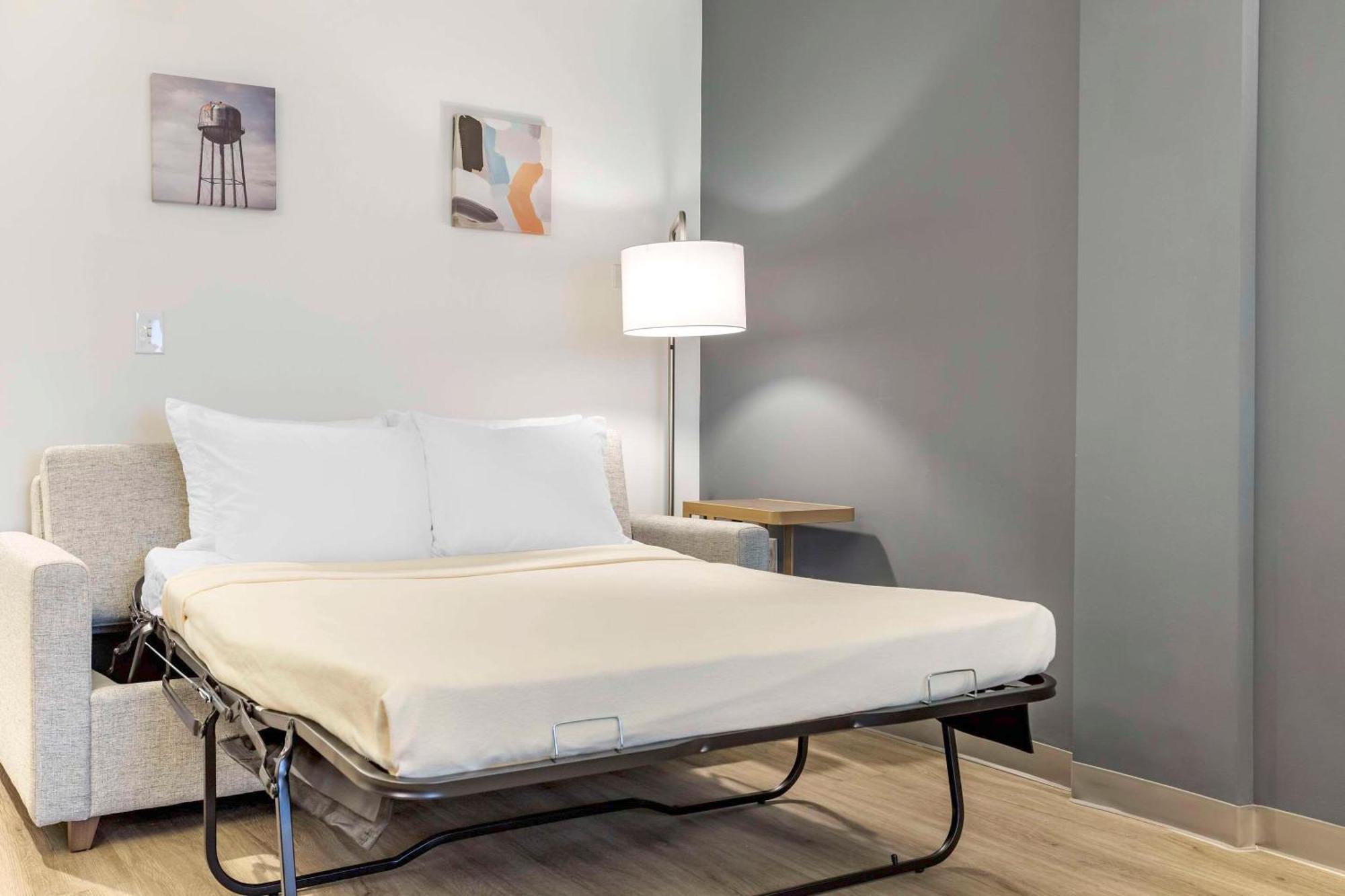 Comfort Inn & Suites Newark Liberty International Airport 外观 照片