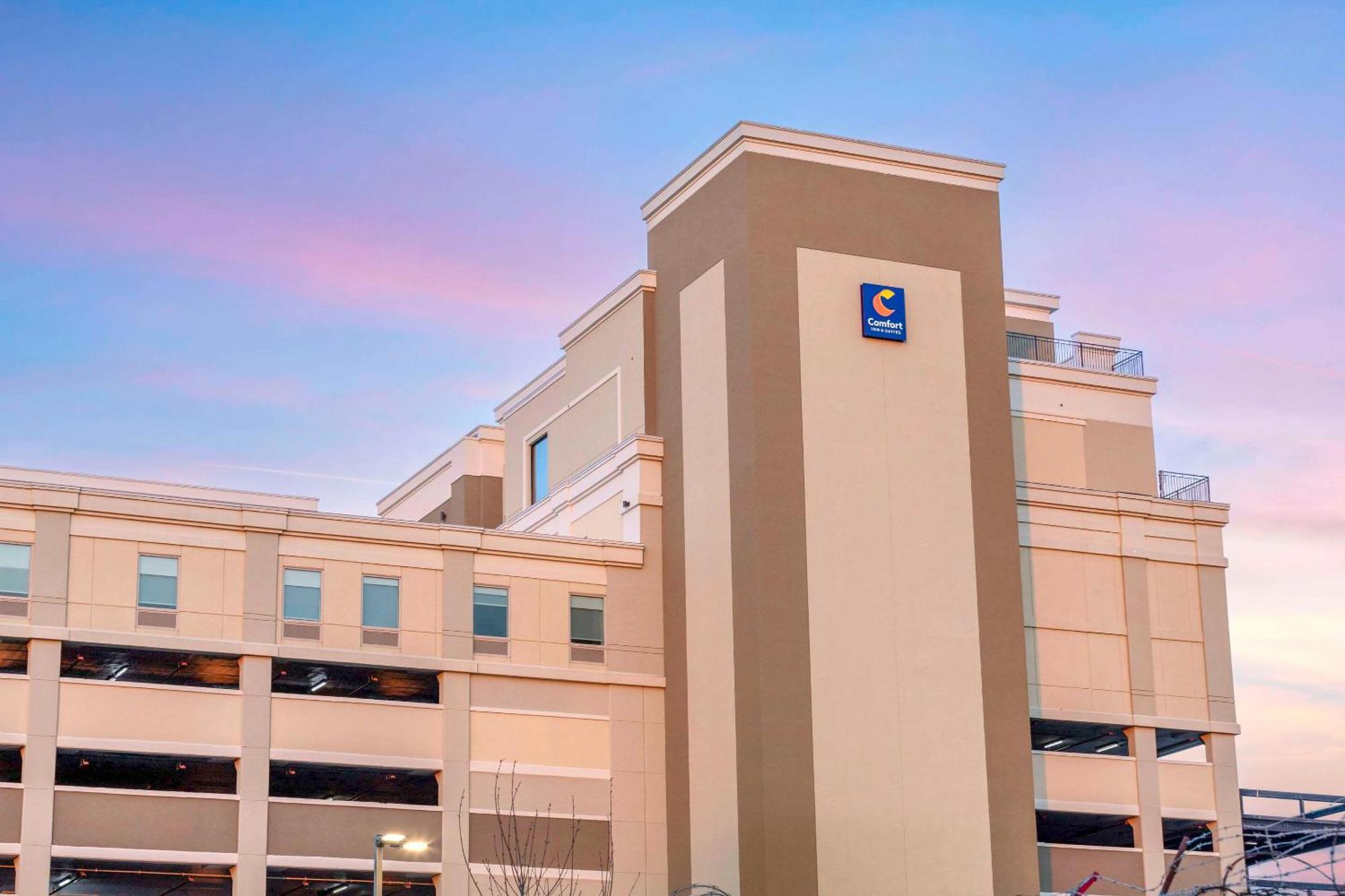 Comfort Inn & Suites Newark Liberty International Airport 外观 照片