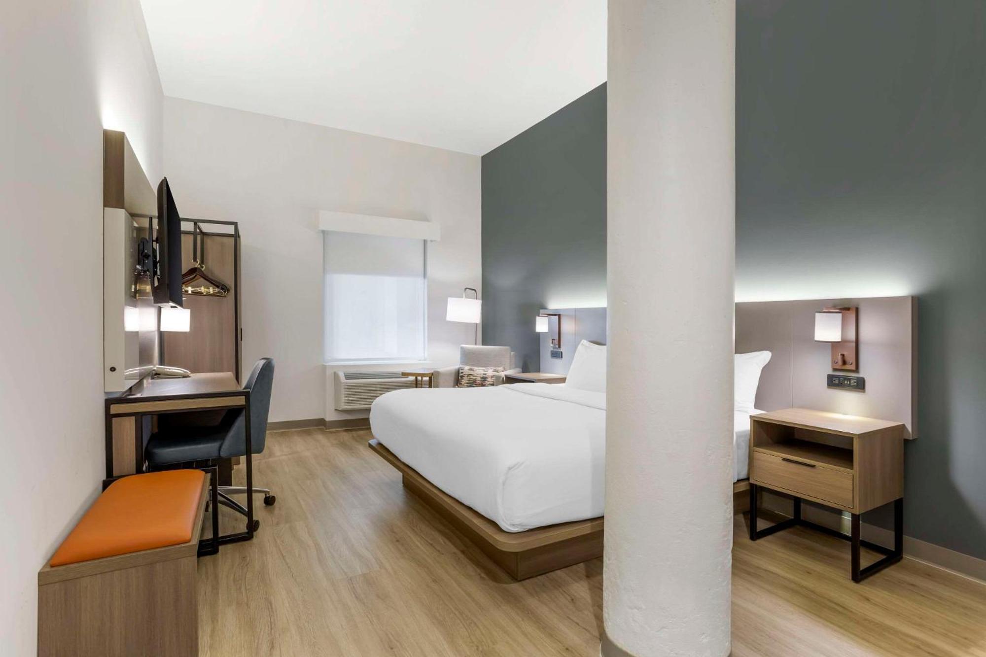 Comfort Inn & Suites Newark Liberty International Airport 外观 照片