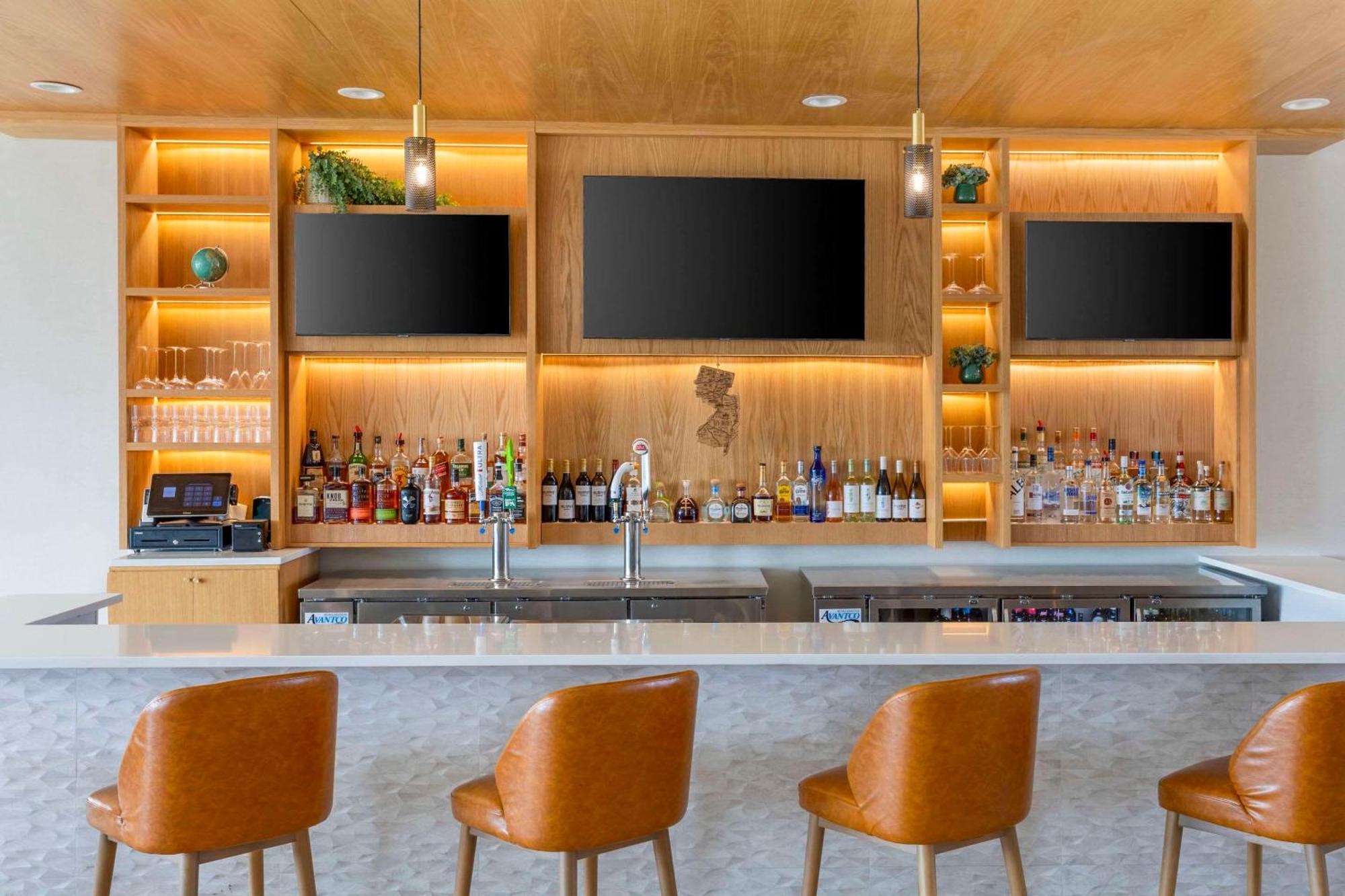 Comfort Inn & Suites Newark Liberty International Airport 外观 照片