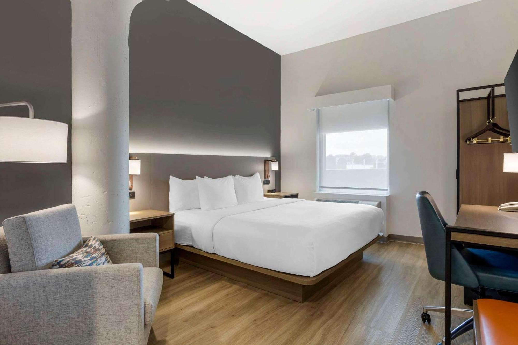 Comfort Inn & Suites Newark Liberty International Airport 外观 照片