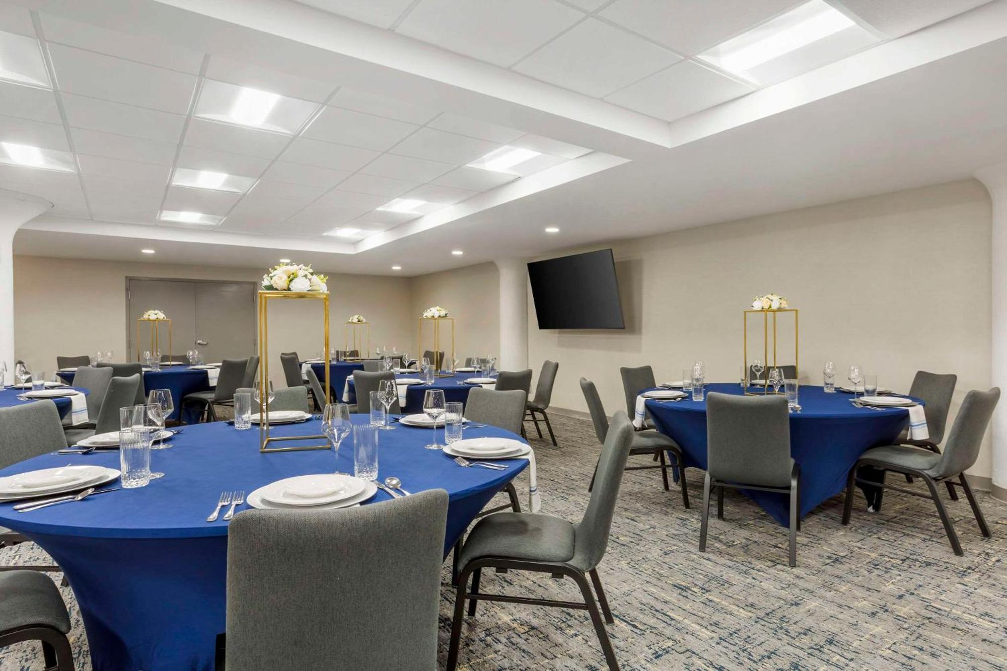 Comfort Inn & Suites Newark Liberty International Airport 外观 照片