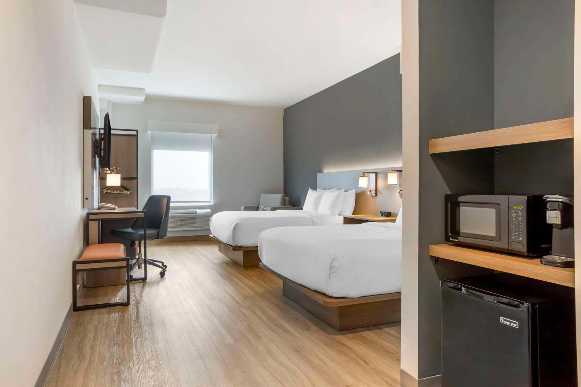 Comfort Inn & Suites Newark Liberty International Airport 外观 照片